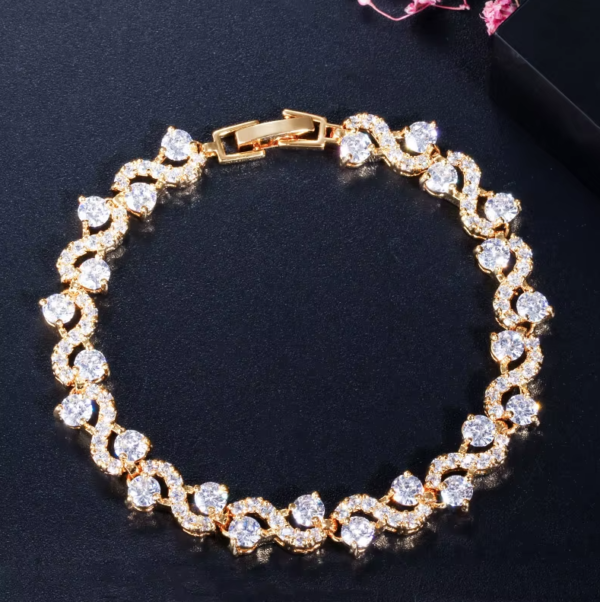 White Round Cubic Zirconia Crystal Pave Chunky Bracelet - Image 2