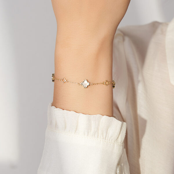 14K Gold Plated Polished Natural Four-Leaf Clover Shell Pearl Adjustable Size 925 Sterling Silver Chain Bracelet - Image 2